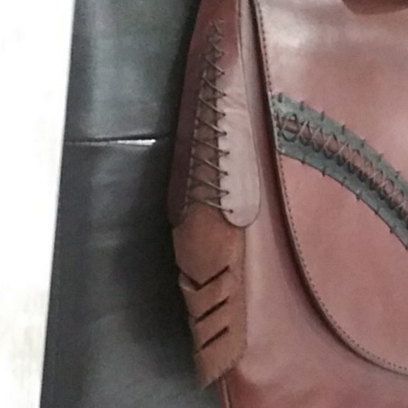 Fendi runway tooled leather vintage purse - Picture 4 of 7